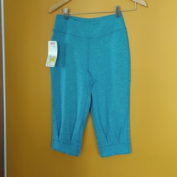 One Tooth Activewear Short - Picture 2 of 3